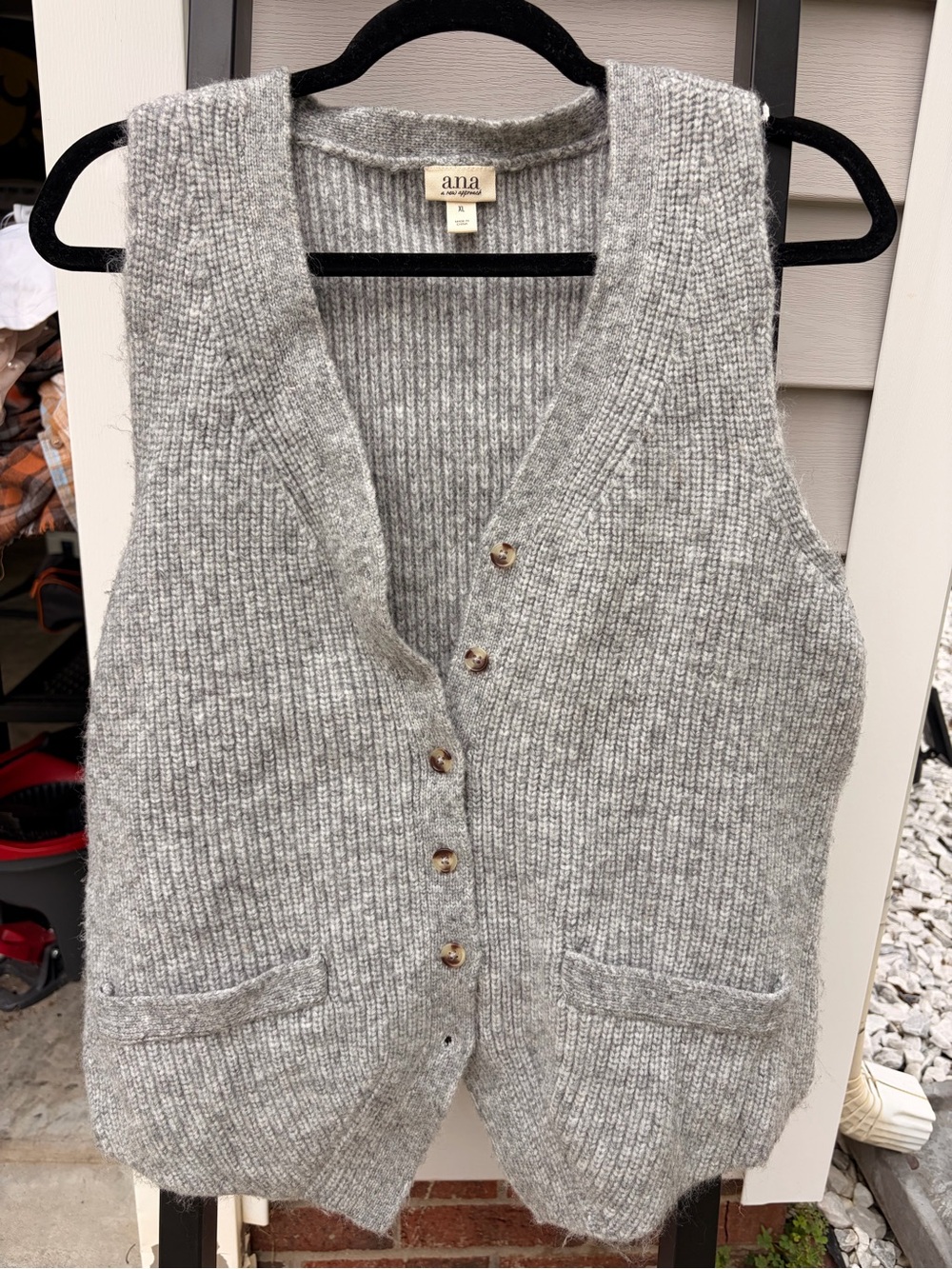 ❄️ a.n.a a new approach Ribbed Button-Front Sweater Vest